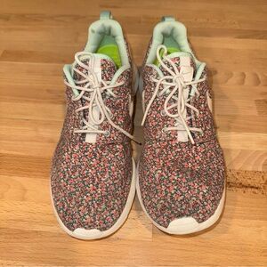 NikeiD Floral‎ Sneakers- Size 9